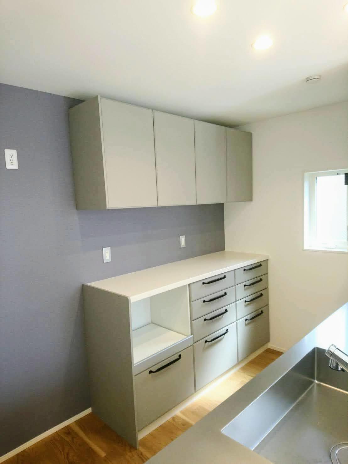 上品なメタリックでマットな艶消しの質感