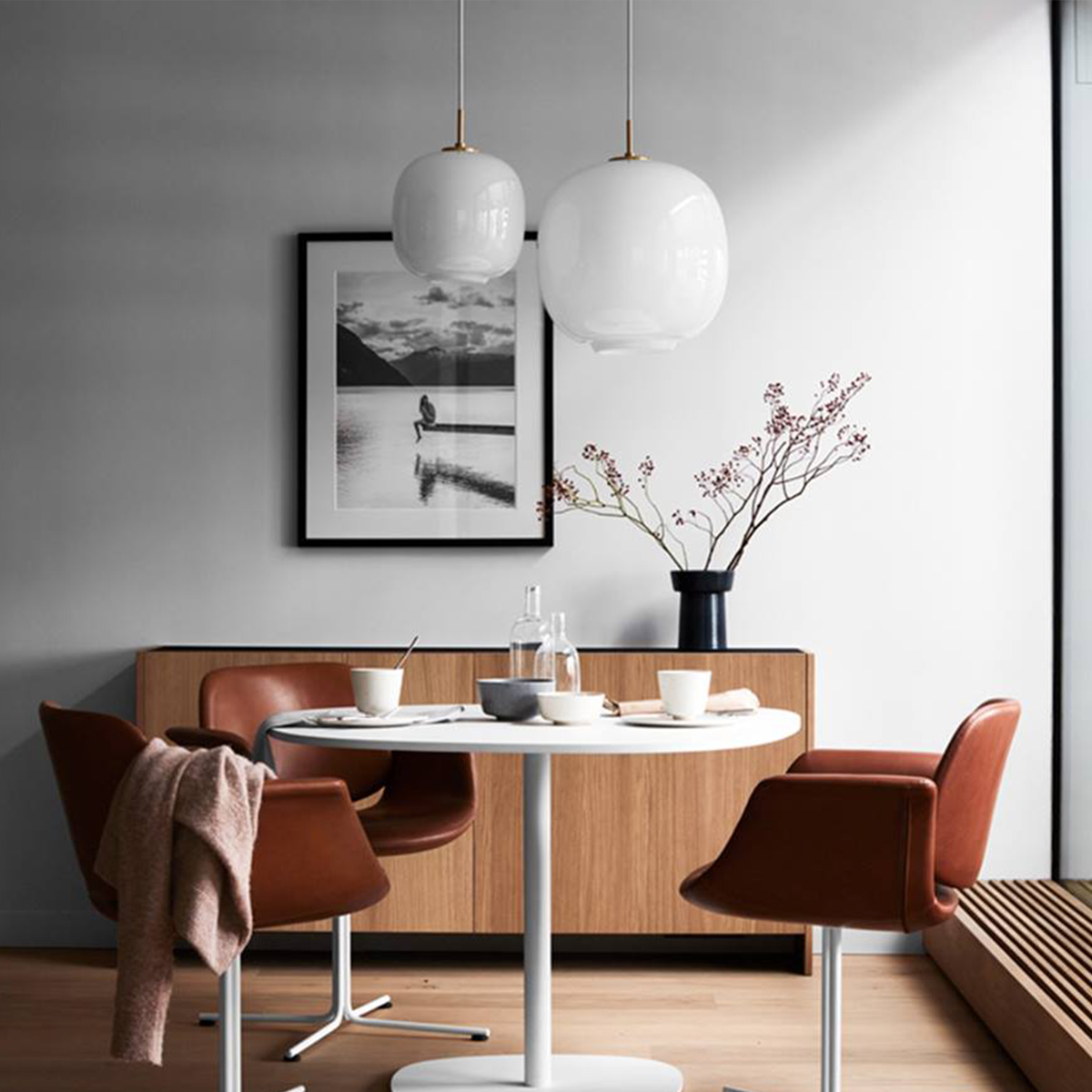 Brass/Glossy Opal Glass VL 45 Radiohus Pendant 370 (LED, Triac