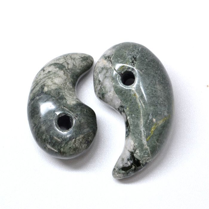 日本の石 大和光石 緑 勾玉 小 20mm 宮崎県産 天然石 パワーストーン