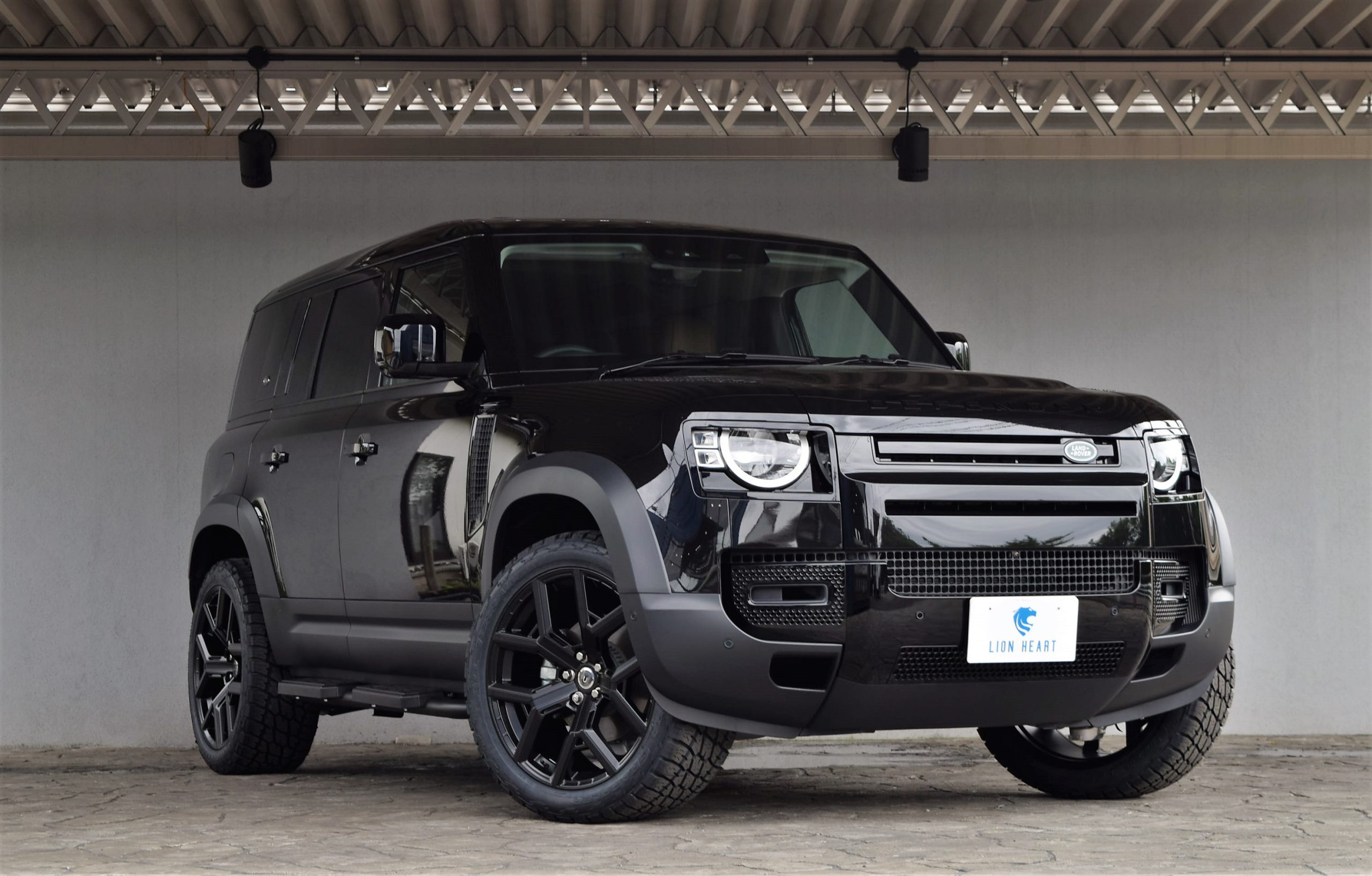 新型 ランドローバー ディフェンダー カスタムパッケージ完成