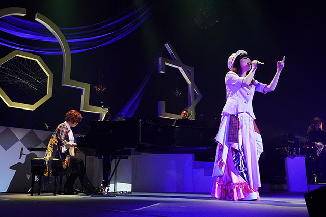 梶浦由記、国内ライブツアーファイナルオフィシャルレポートが到着