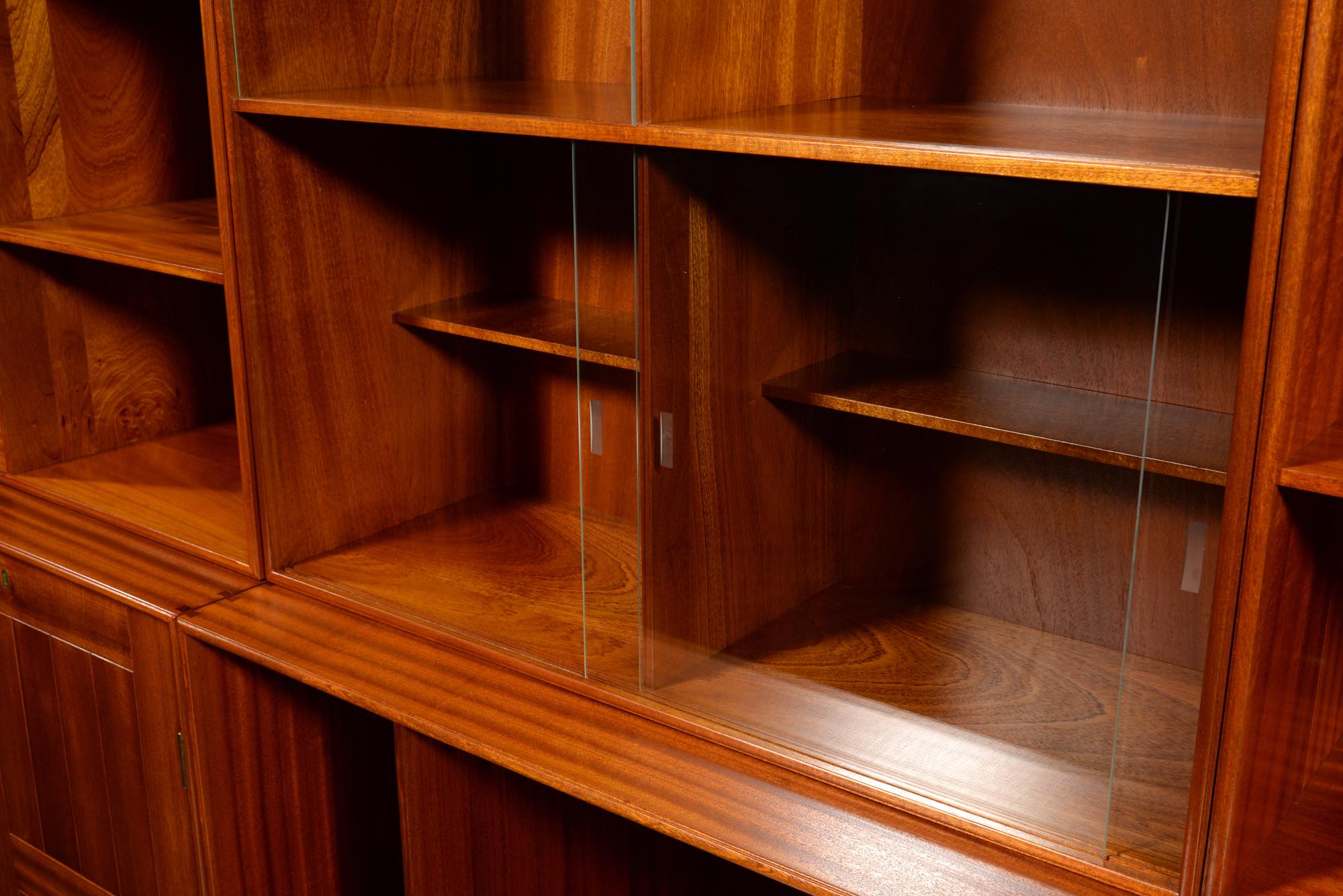 Mogens Koch Bookcase cabinet in Solid mahogany｜Luca Scandinavia