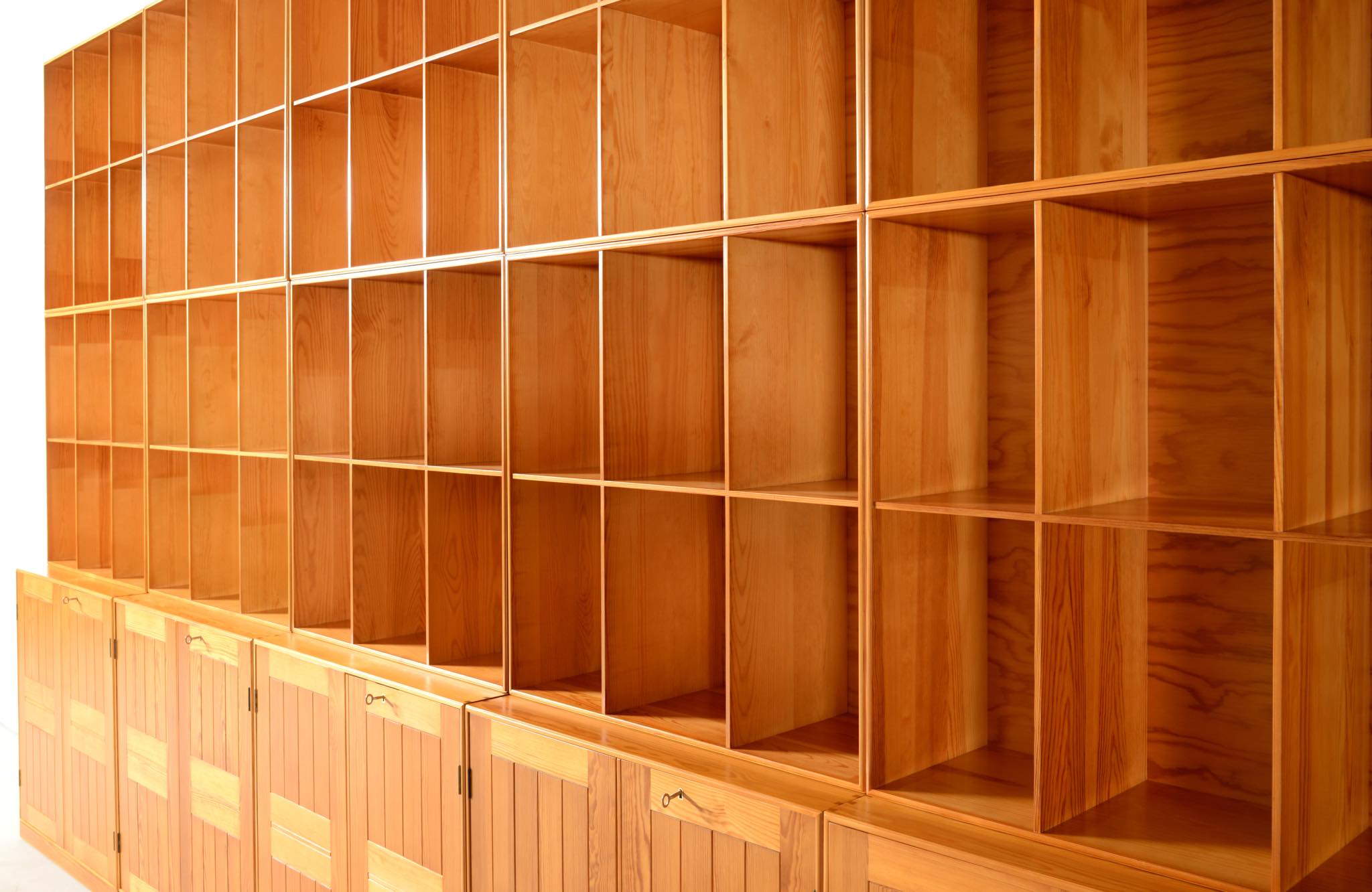 Mogens Koch Bookcase cabinet in Solid Pine ｜Luca Scandinavia