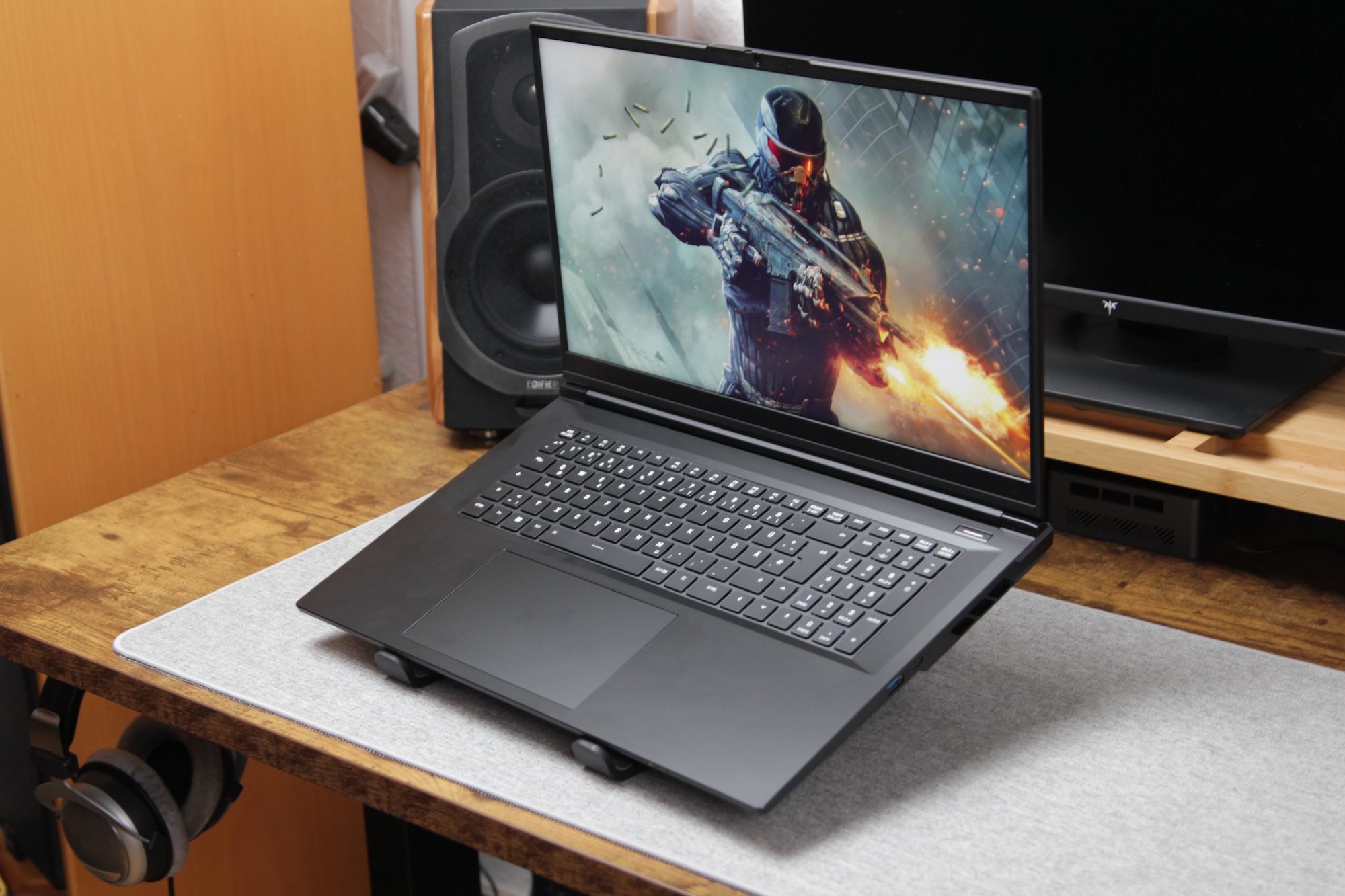 XMG Apex 17 review: RTX 5060 laptop with Ryzen 9 9955HX even