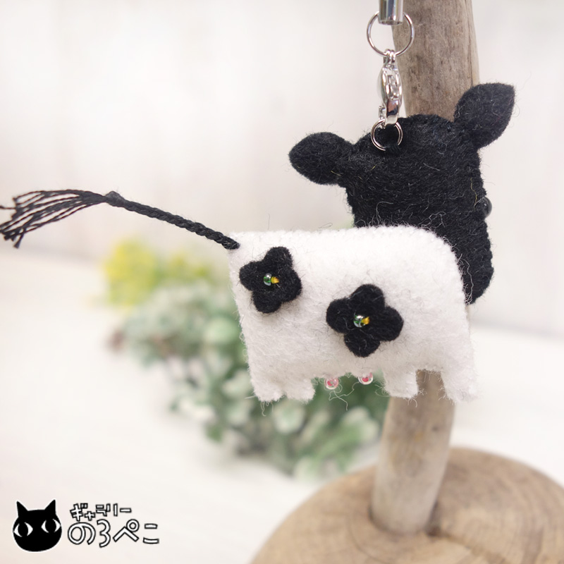 干支のフェルトマスコットストラップ(干支2番の丑・花模様の牛ちゃん