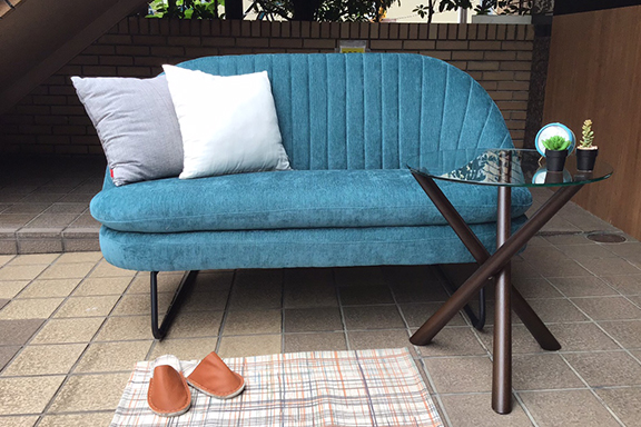 かわいい”と“上品”のバランスが絶妙なベルベット調ソファ | NOCE