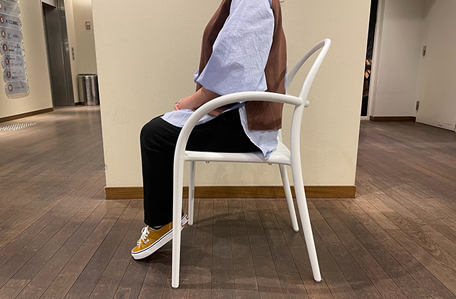 美しい曲線が強調された、シュールなイメージのチェア | NOCEノーチェ