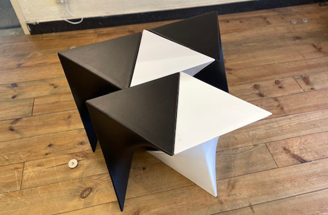 立体幾何学的オブジェのモノトーンスツール | NOCEノーチェ 家具