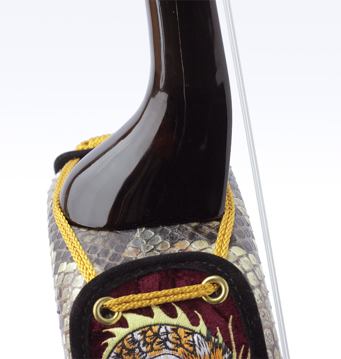 逸品三線】シラタ入り縞黒檀「真壁型」強化張り三線｜三線専門店ナビィ三線