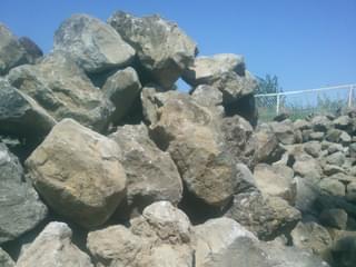 庭石（鳥海石）の選別 | 千葉県 東京都の造園 植栽 庭施工 【造園業