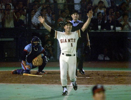 王貞治が通算756本目の本塁打を放ちハンク・アーロンのメジャー記録755