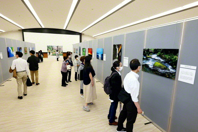 池田先生の写真展「自在なる眼」開幕 東京戸田記念講堂で6月25日まで