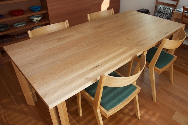 クルミ”材と”ウォールナット”材の違いは？ | 無垢材家具で温かい