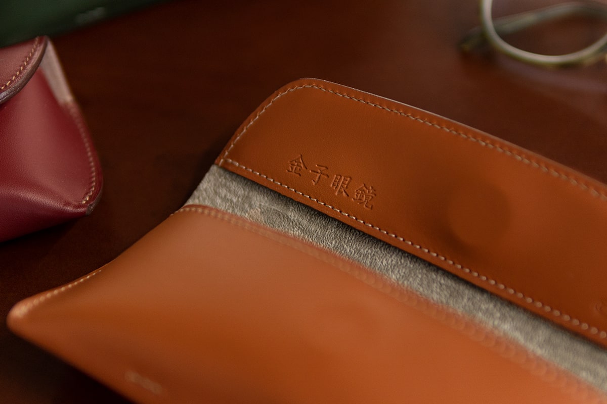 新色登場】金子眼鏡とのコラボレーション｜スムースレザーのメガネ