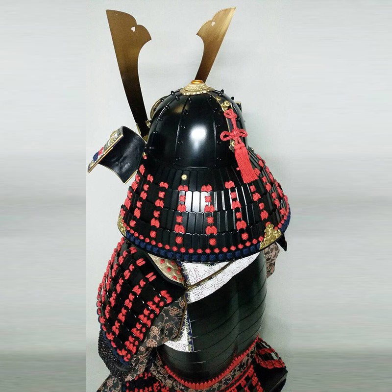 Black Armour with Red lacing赤糸威伊予素懸二枚胴具足 | Samurai
