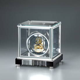 清麗なるガラスとスケルトンムーブメントの風格あるデザイン DECOR