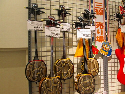 沖縄三線】夏にピッタリな、本格沖縄三線 入荷いたしました！｜島村