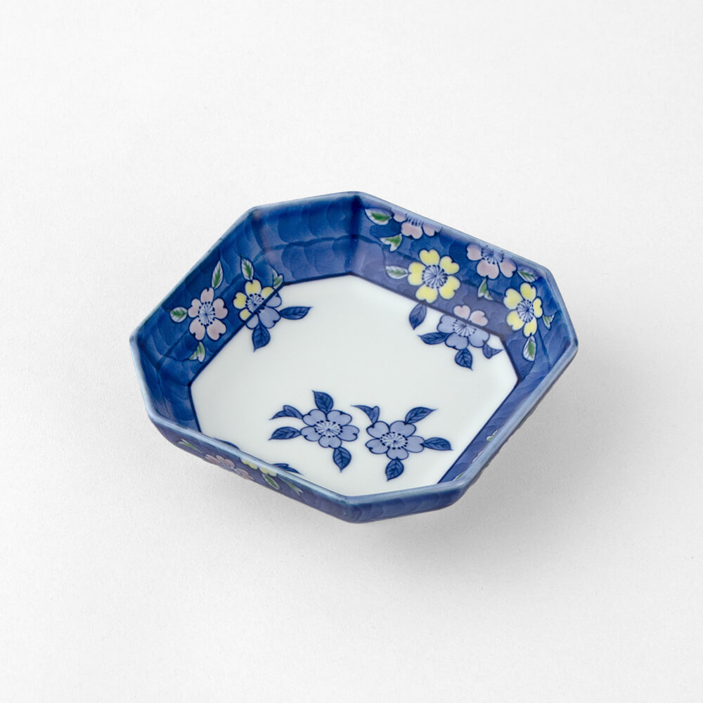 染錦桜濃 小方皿 ｜ 有田焼の源右衛門窯公式オンラインショップ