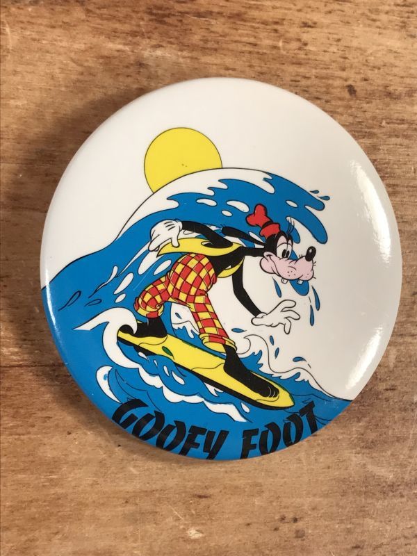 Disney Goofy Foot “Surfing” Pinback グーフィー ビンテージ 缶バッジ