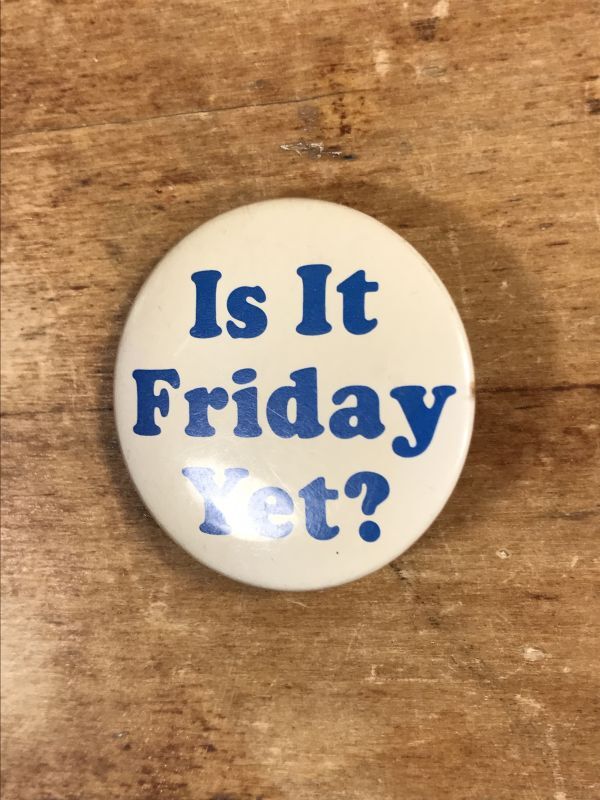 Is It Friday Yet? Pinback メッセージ ビンテージ 缶バッジ 缶バッチ