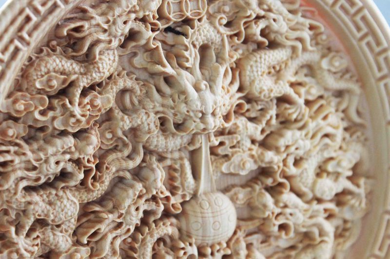 置物 柘植の木 彫り 九龍壁 台座付き 品番： 1017810178｜置物