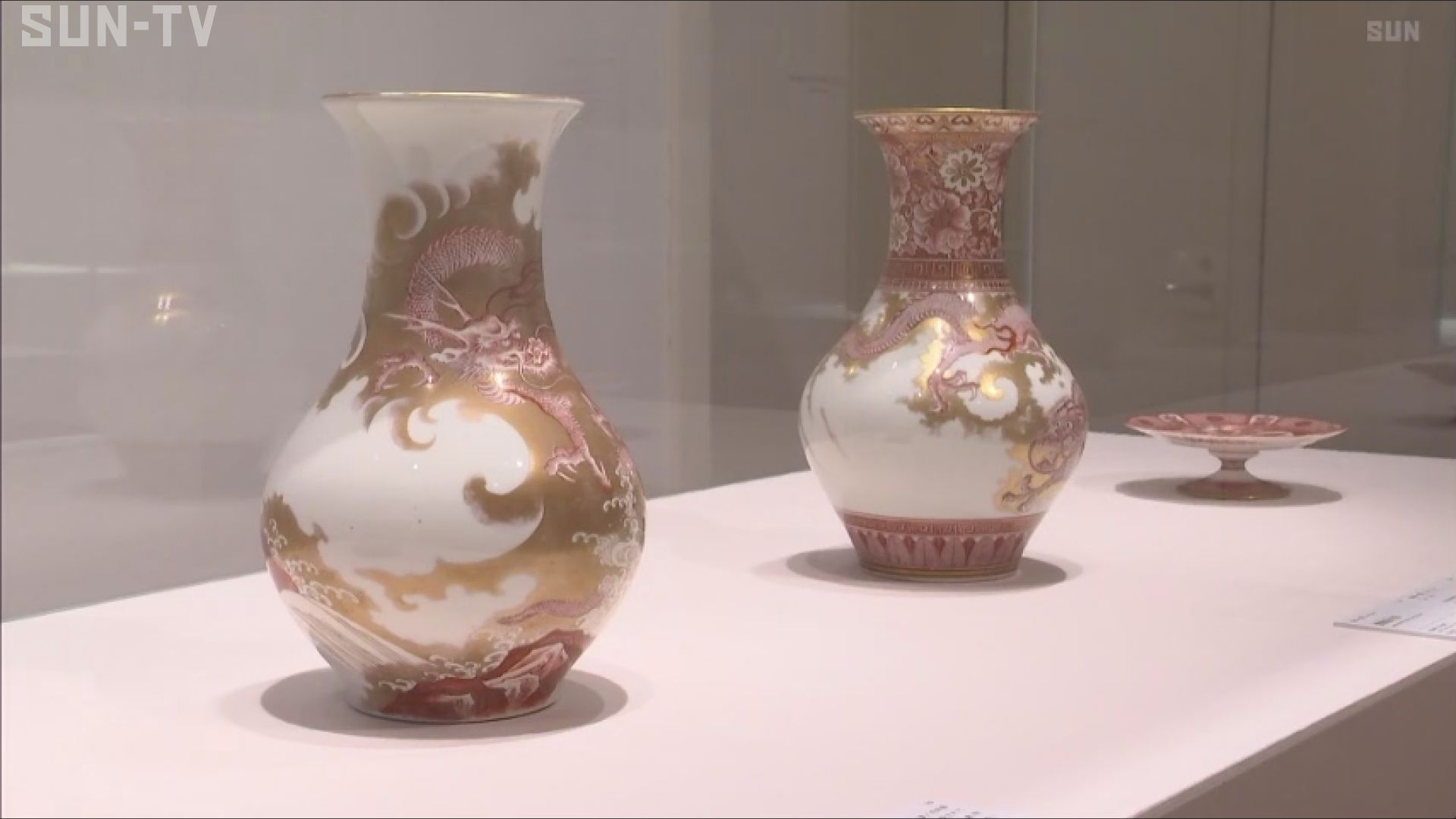 華やかな「赤絵」の九谷焼 名窯「宮本屋窯」の作品を紹介する特別展