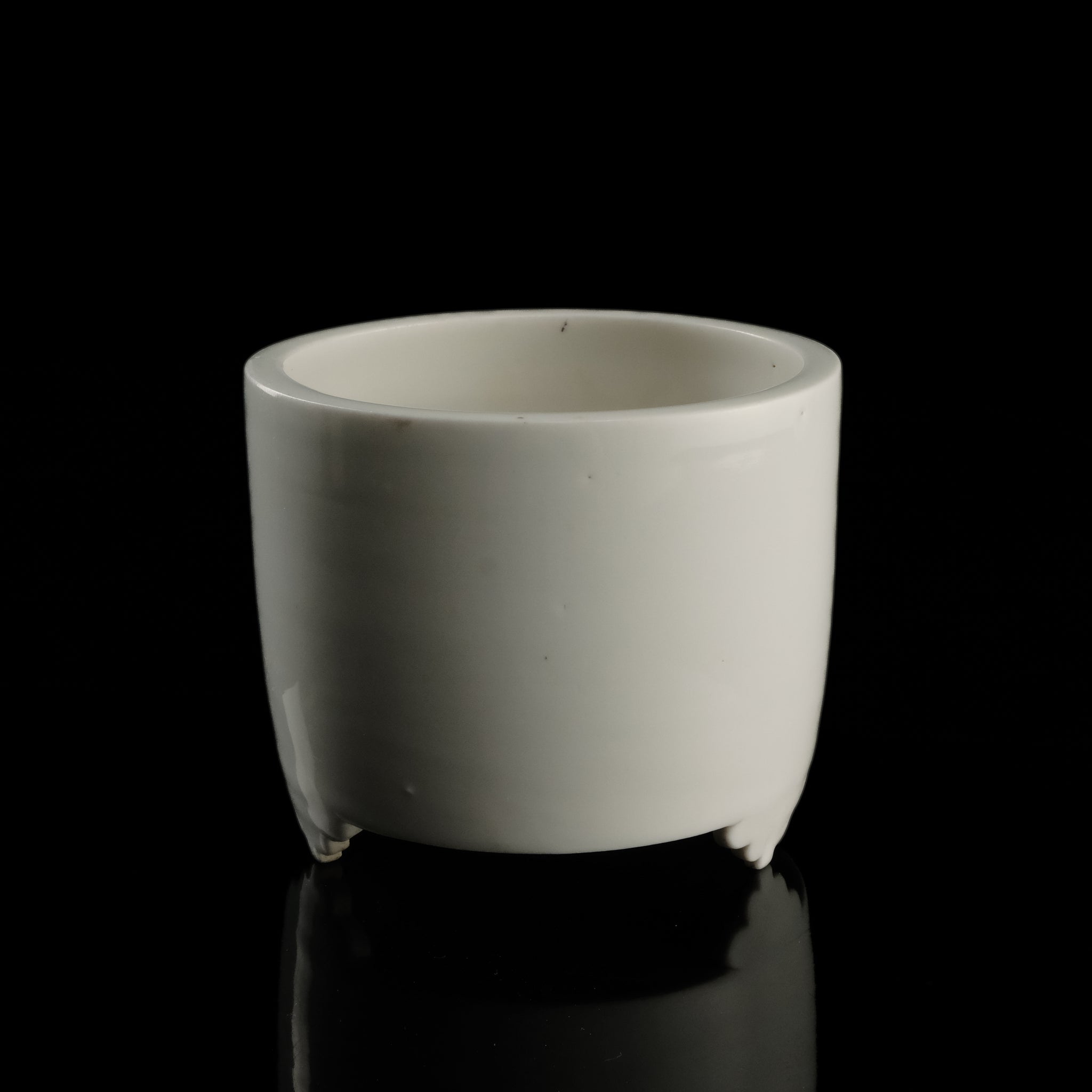 清前期 白磁三足香炉 – 周信堂 Syuusindou