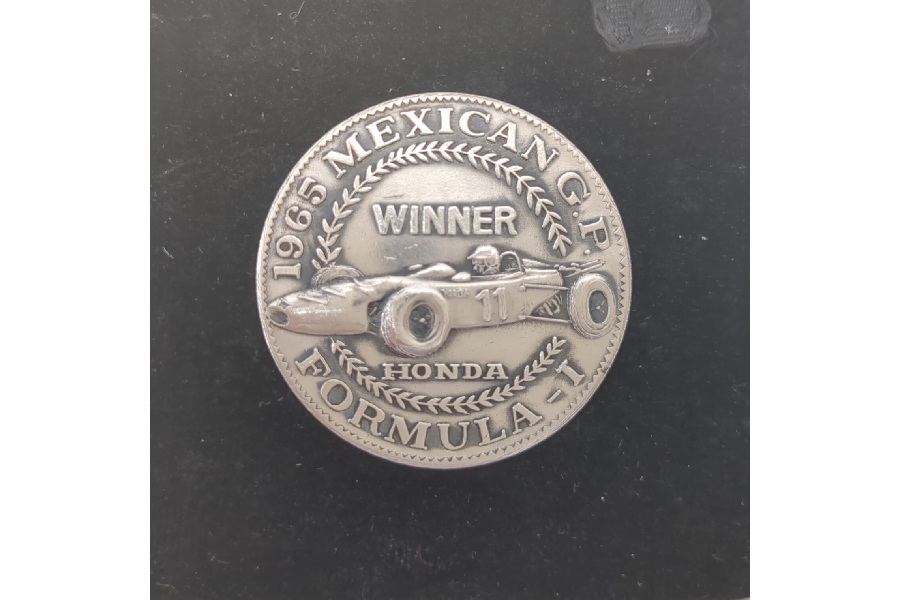 ホンダ F1 1965年メキシコグランプリ優勝記念 純銀製コインをご紹介