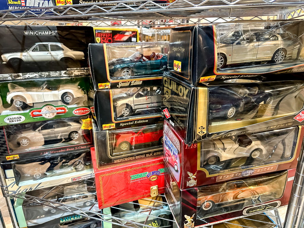 京都府京都市へ、オートアートや京商など300点を超えるミニカーの出張