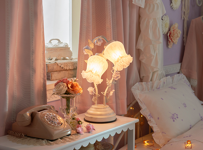 お部屋をやさしげに灯してくれる！大人かわいいスタンドライト特集