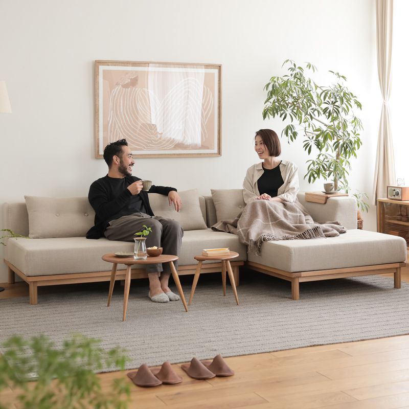 広くて贅沢なだけじゃない！カウチソファーを取り入れる3つのメリット