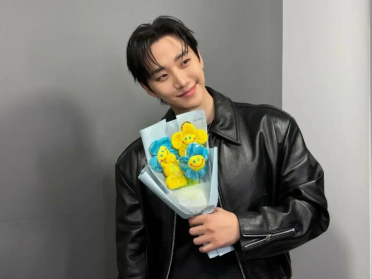 2PM」ジュノ、一緒に写真を撮りたいポーズが沢山！…「ジュノの祝福は