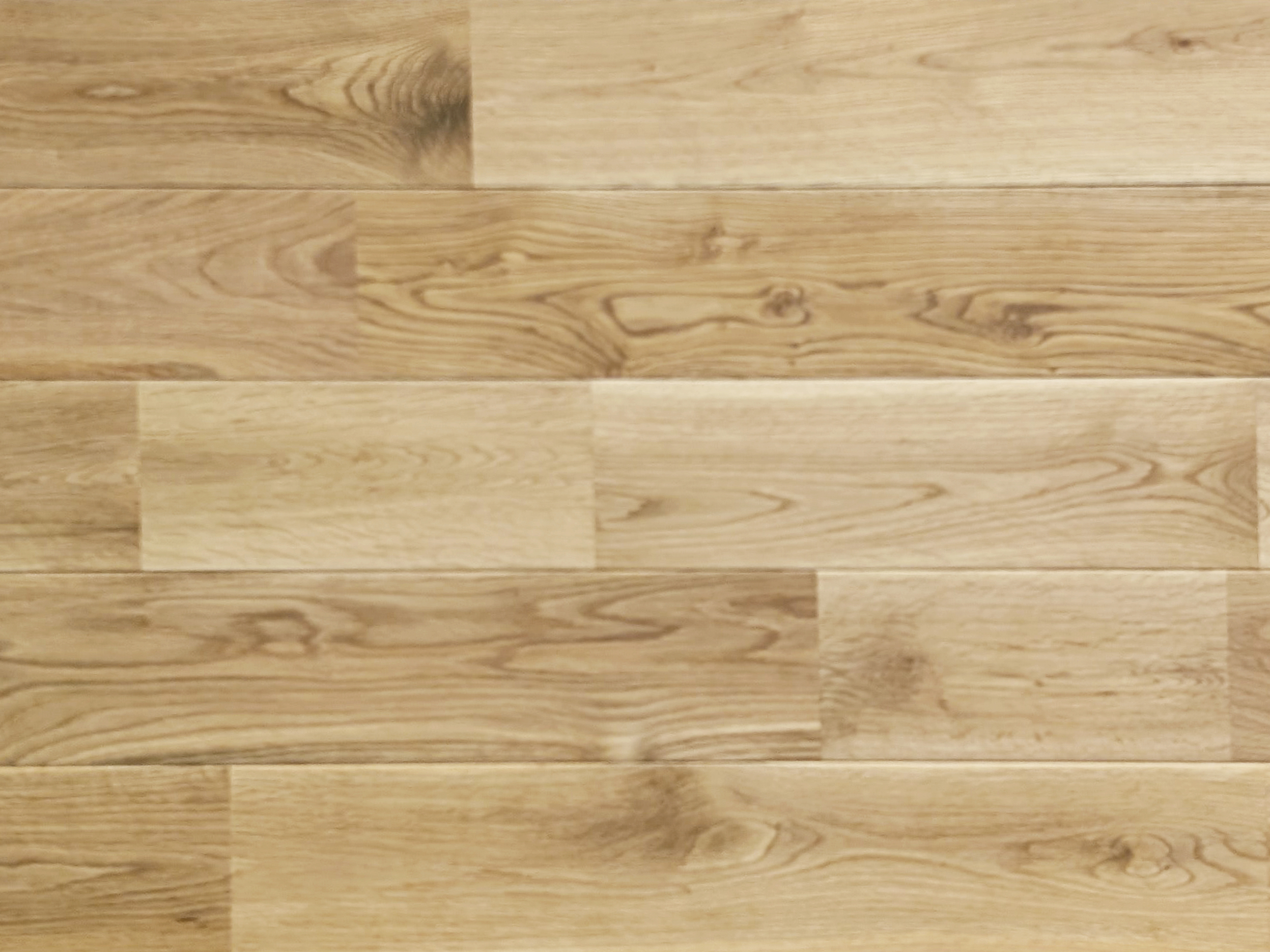 ナラ（オーク）のフローリング 無垢・複合 人気の樹種です