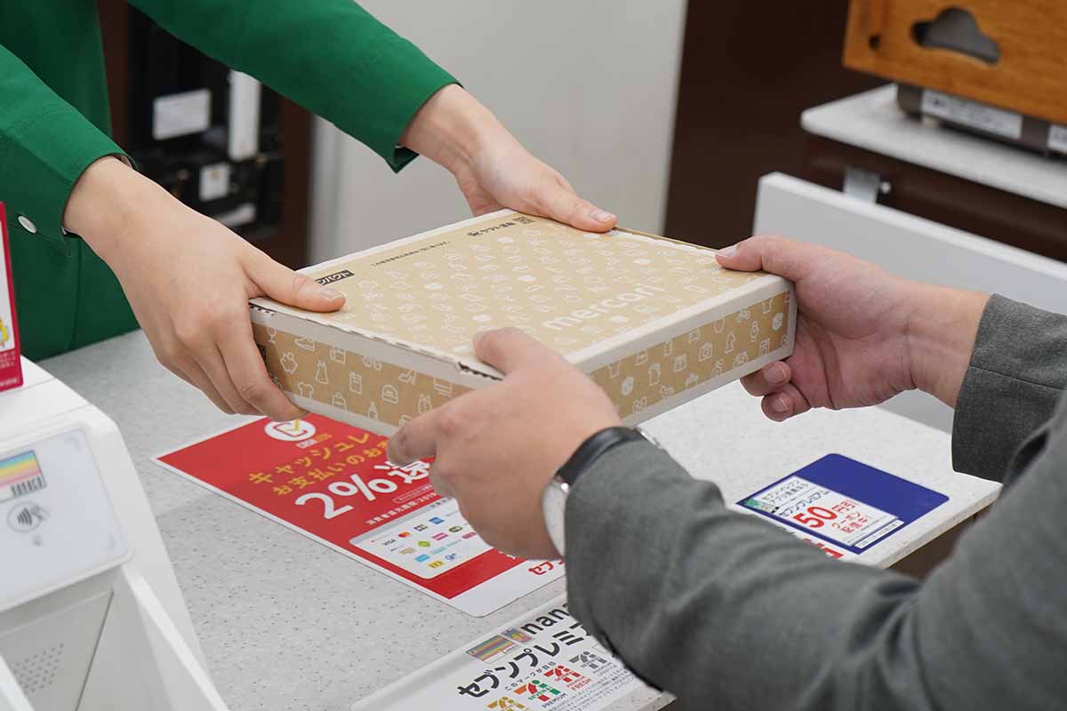 メルカリの梱包資材をセブン-イレブンで発売開始。セブンで箱買って