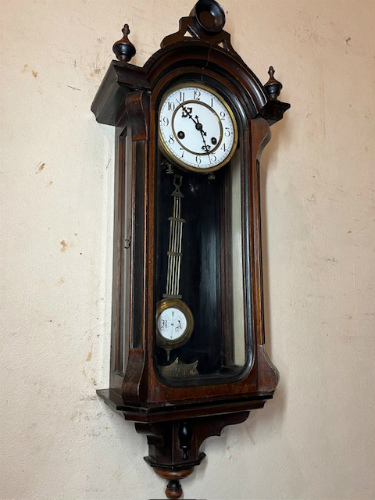 昔懐かしいアンティーク柱時計をお届け|WATERBURY