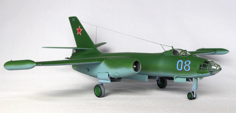 イリューシンIL-28ビークル爆撃機 （トランペッター72）＞ 誌上個展