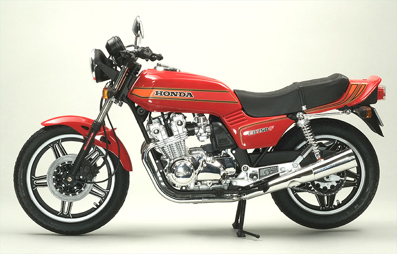 ホンダ CB750 F （ タミヤ 1/12 ）＞ プラモデルの製作＞2023年8月号