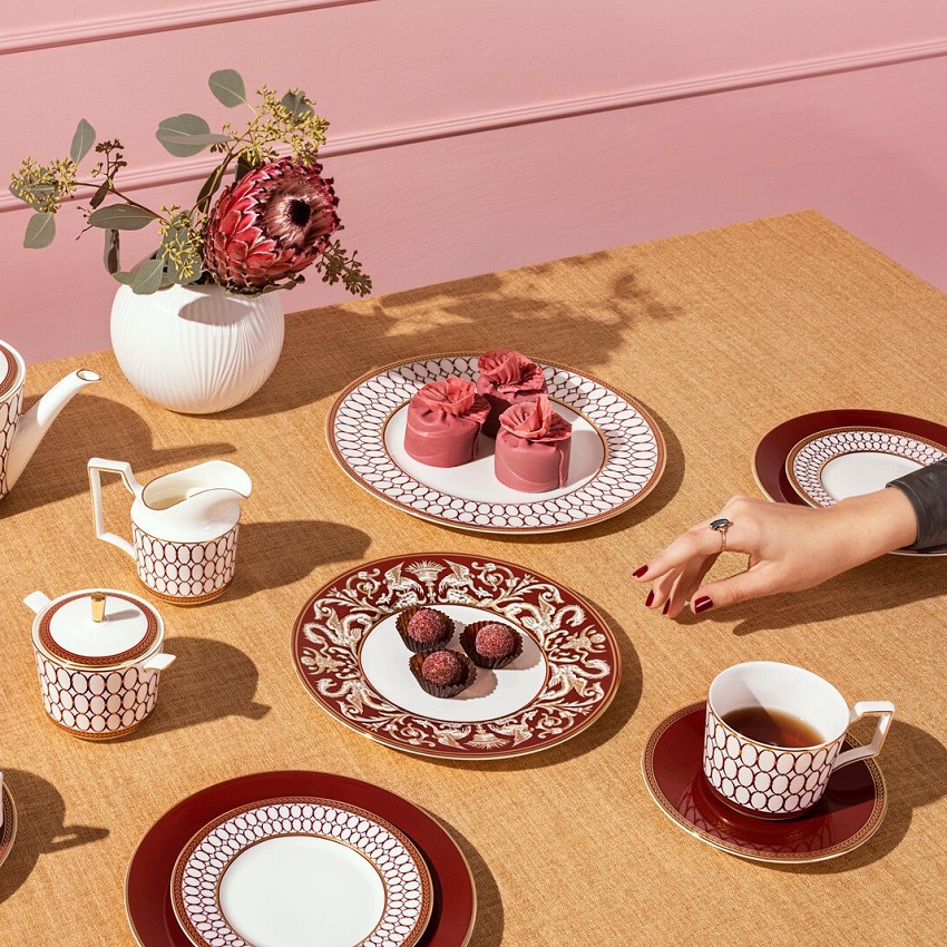 ルネッサンス レッド アクセントプレート 23cm|WEDGWOOD公式オンライン