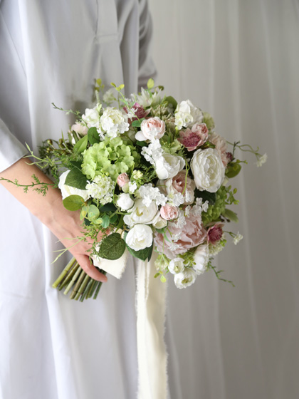 ナチュラルピンクグリーンクラッチブーケ・ブートニアセット