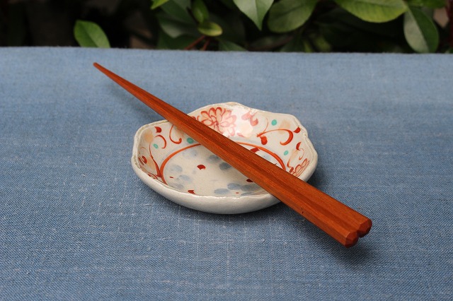 岐阜県土岐市の宗山窯さんの安南赤絵六角小皿 うつわ家膳｜人気作家