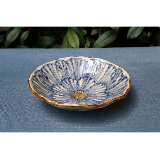 岐阜県土岐市の加藤芳平（松泉窯）の牡丹花5寸浅鉢 青 うつわ家膳