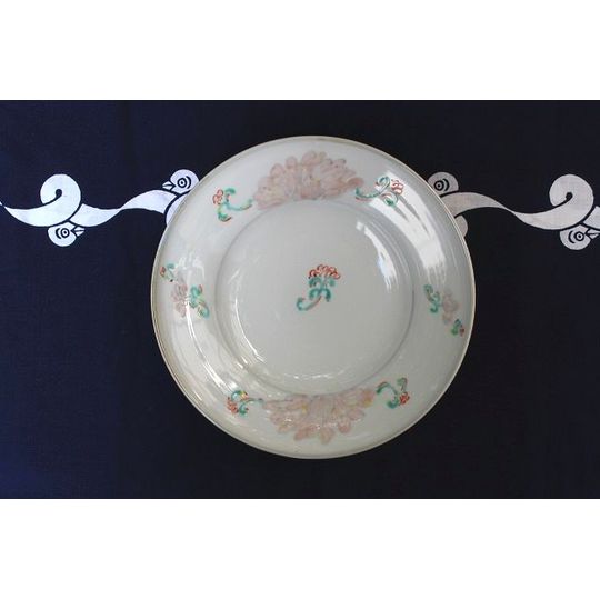 石川県能美市で作陶されている九谷青窯作の色絵牡丹唐草7.5寸深皿