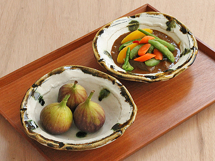 山本一仁・白化粧線刻織部ふらしリム皿鉢／中皿/中鉢｜和食器・種類