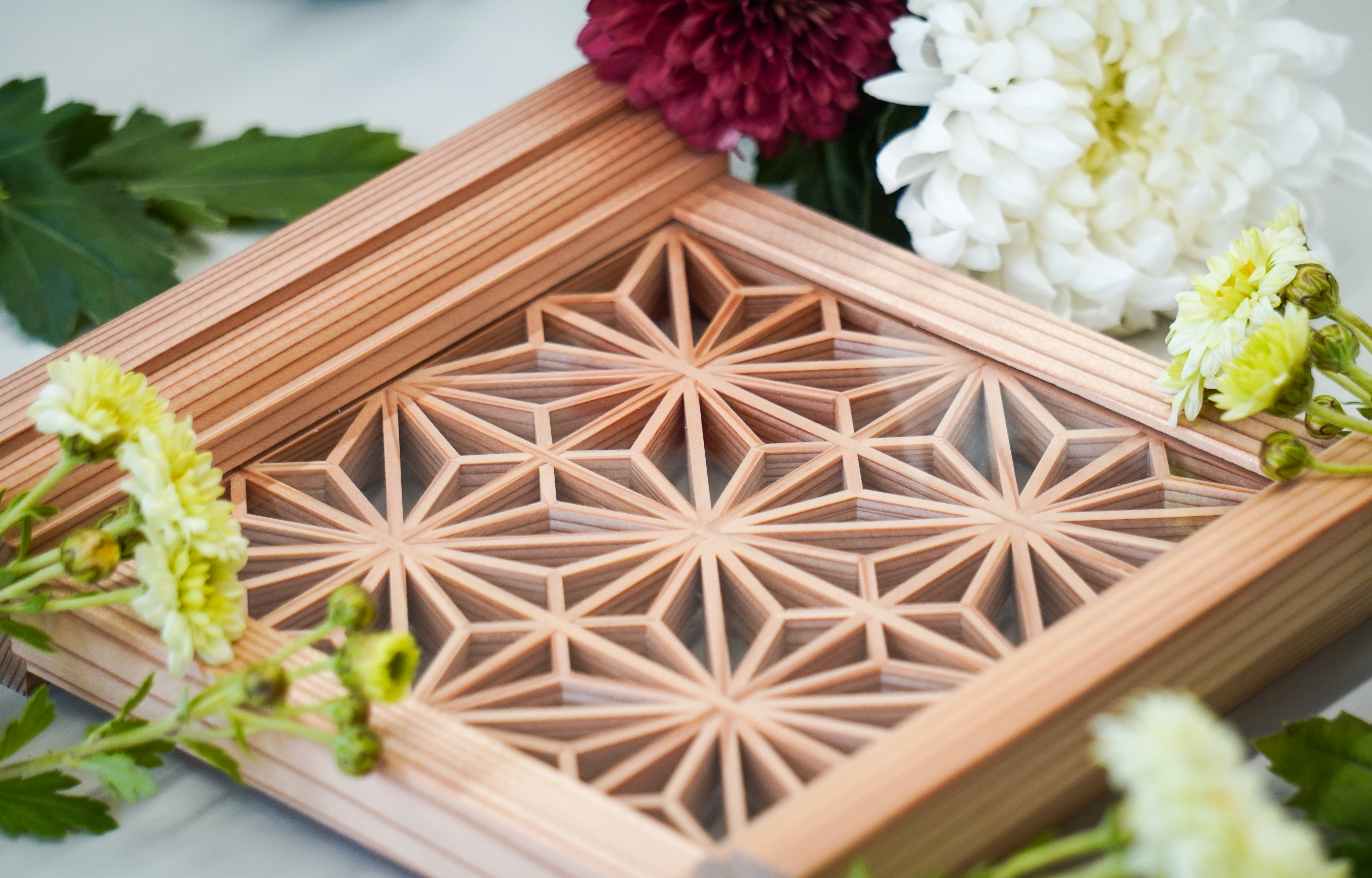 河島建具縁樹組子トレイ角麻4総柄