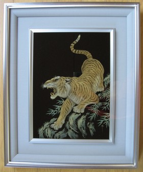 漆黒に映える金色の虎沈金・お部屋に、玄関に飾って楽しむ漆額パネル