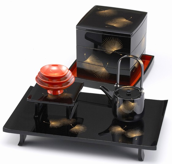 屠蘇器・重箱セット 飛花沈金 814,000円（税込） | 輪島塗の塗師屋