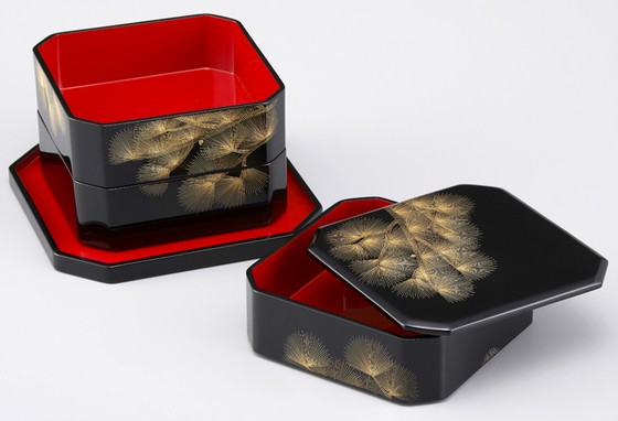 屠蘇器・重箱セット 松風沈金 814,000円（税別） | 輪島塗の塗師屋