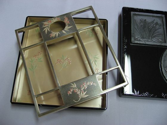 硯箱・三祝の図蒔絵は、そこにあるだけで楽しめる美しくコンパクトな