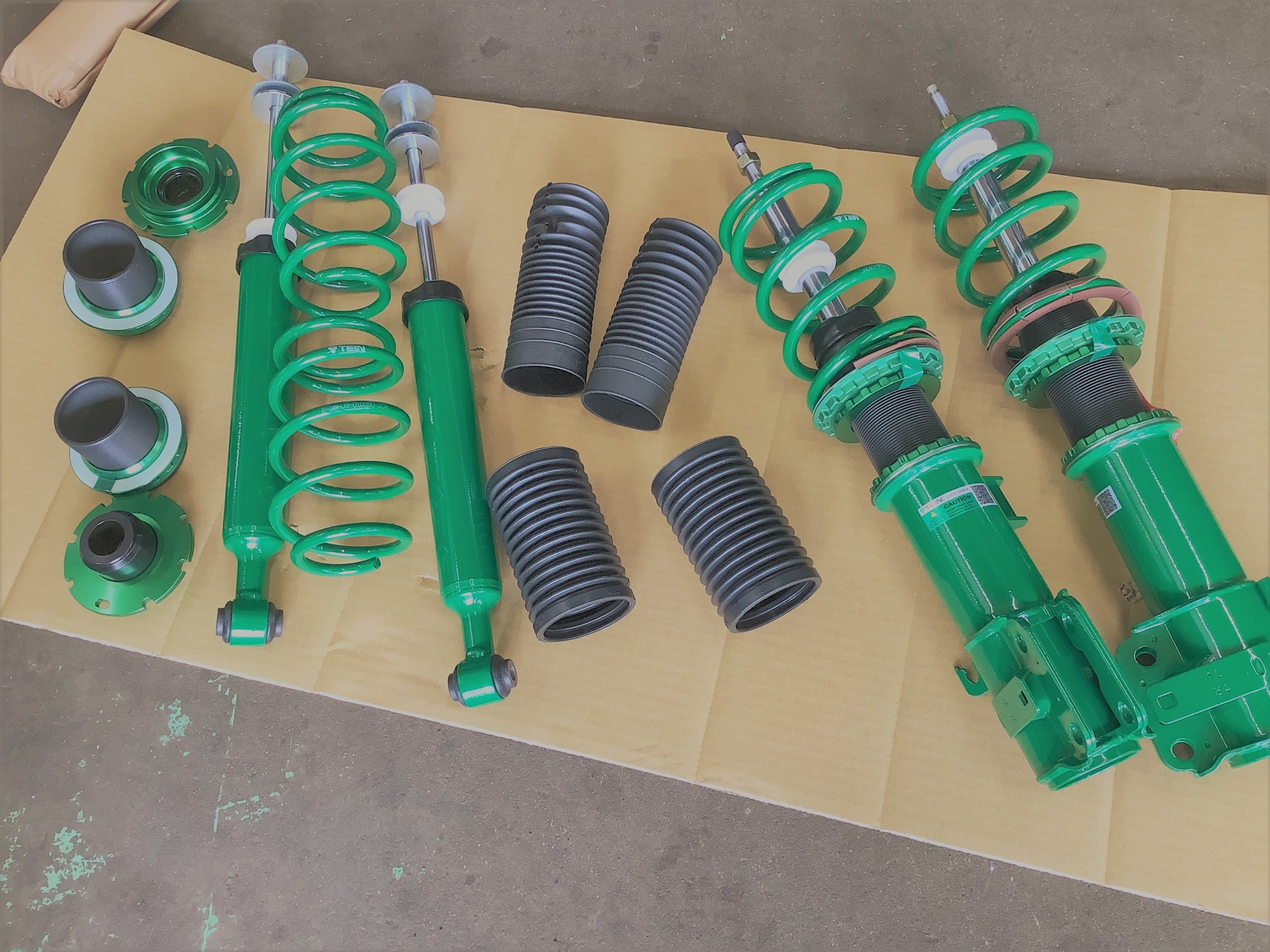 ホンダJF5型N-BOXカスタム ターボ、車高調のお取り付け＆アライメント