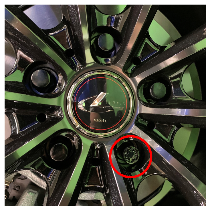 新型ハリアー (80系) に ブリザック VRX2 と レオニス MX を装着